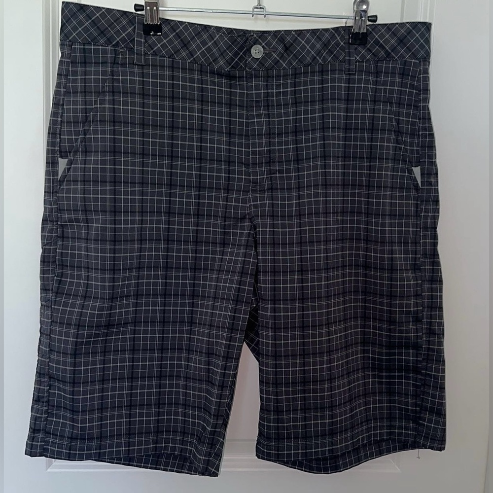 Fila Sport Golf Men's Sz 36 Dark Gray Plaid Shorts